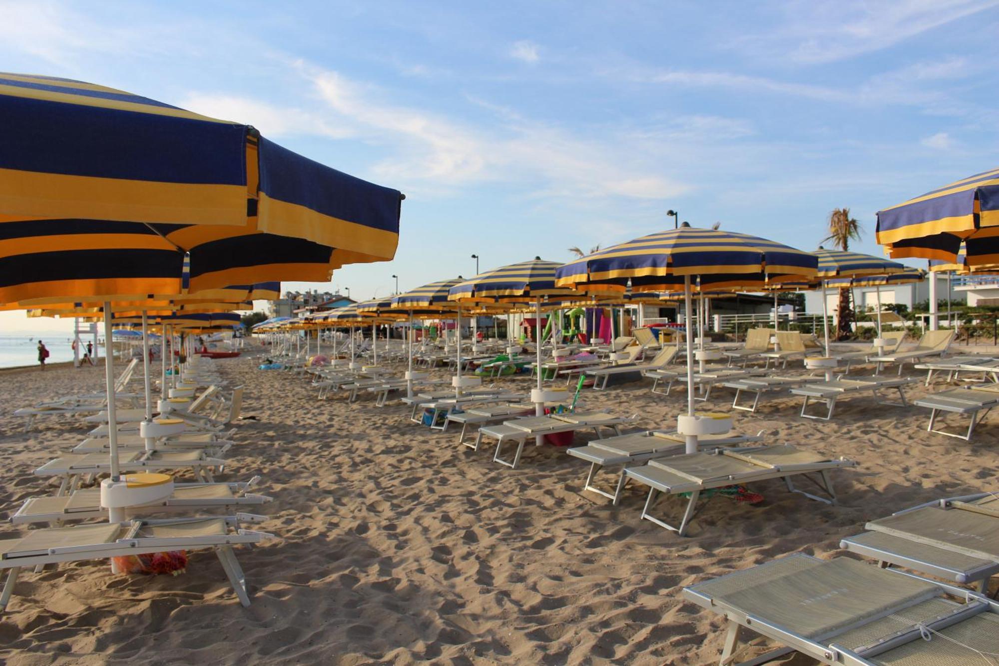 Hotel Caravel Marotta Exterior foto