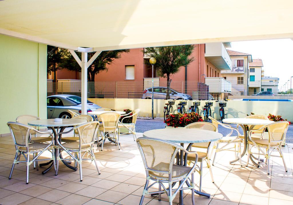 Hotel Caravel Marotta Exterior foto
