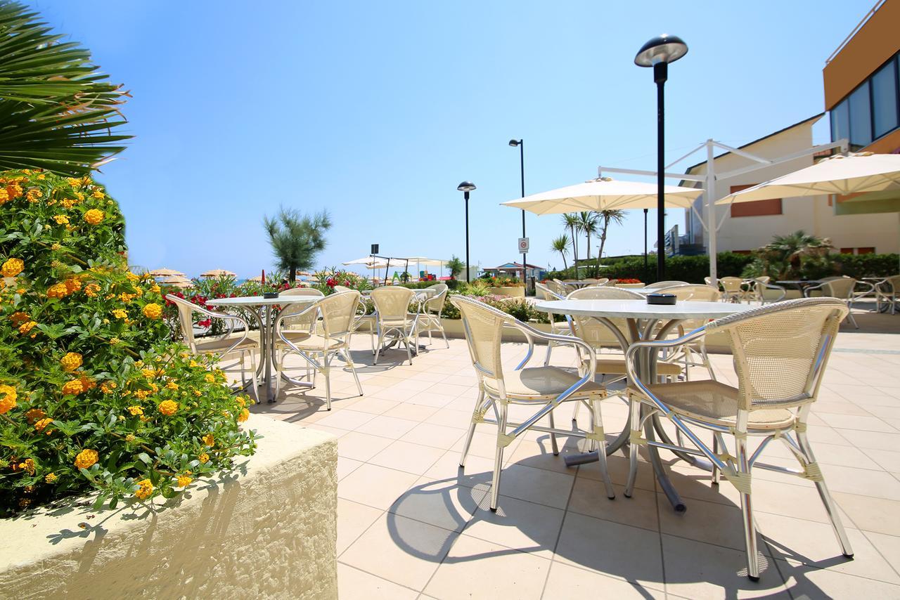 Hotel Caravel Marotta Exterior foto
